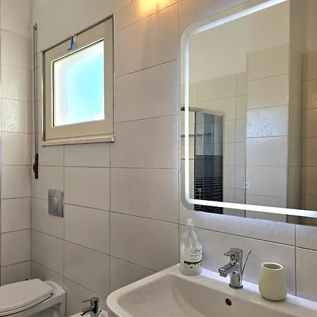 Apartamento In Gjiri Lalzit Near Elements