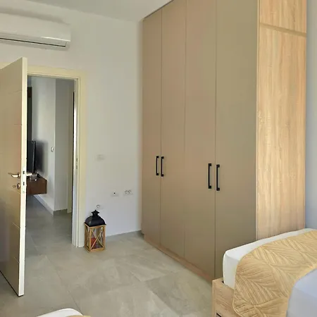 In Gjiri Lalzit Near Elements