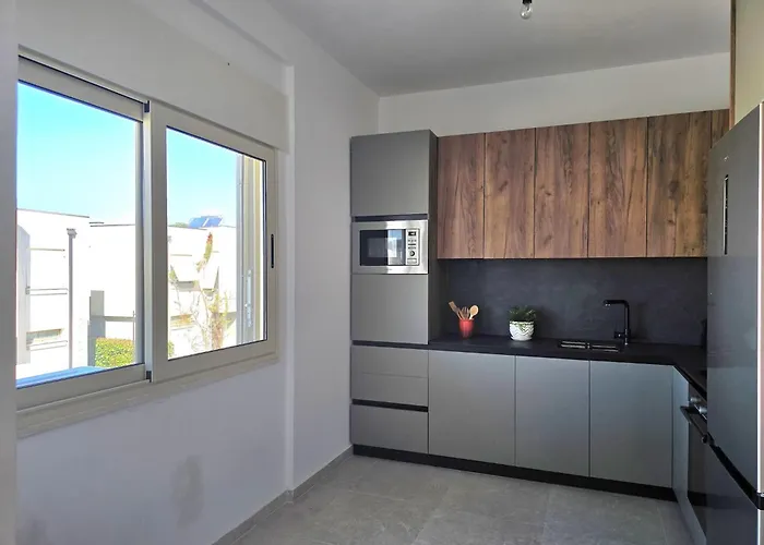 In Gjiri Lalzit Near Elements