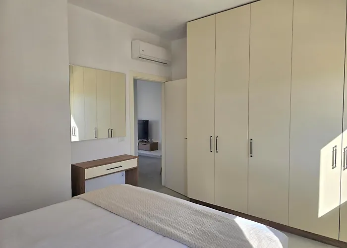 In Gjiri Lalzit Near Elements Polisi i Vogel