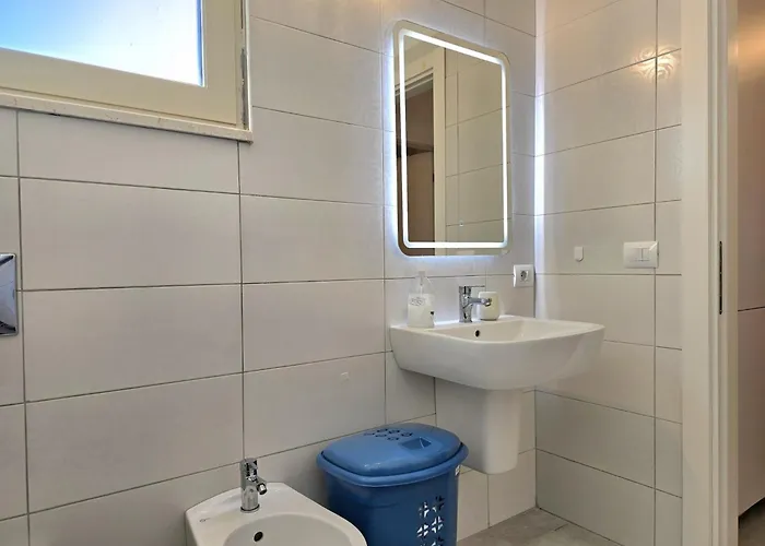 In Gjiri Lalzit Near Elements *