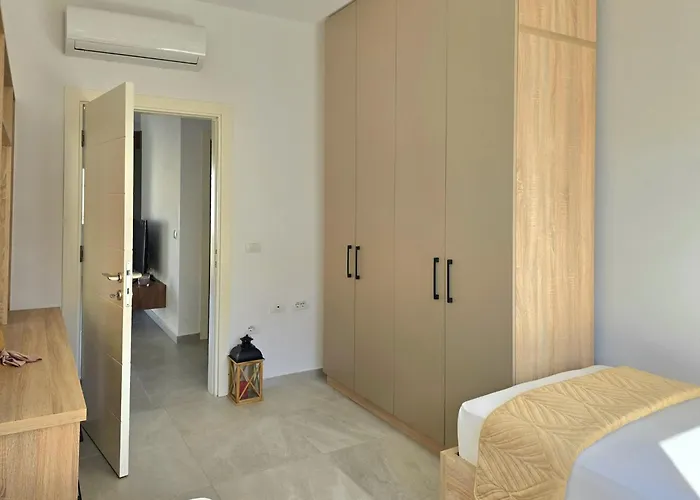 In Gjiri Lalzit Near Elements